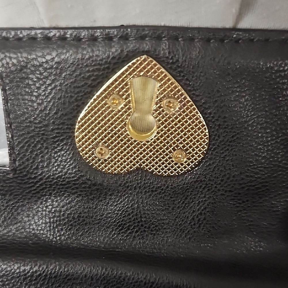 Chic Black Quilted Crossbody Bag with Gold Accents - Picture 8 of 16